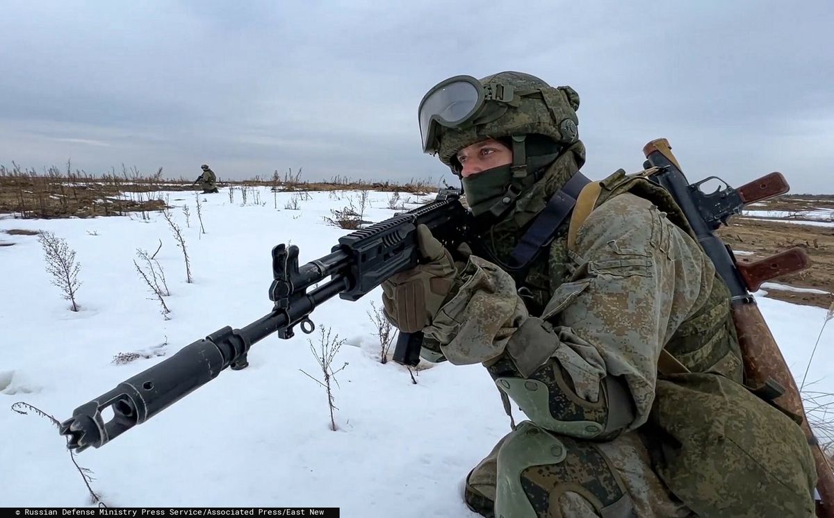 Rosyjski żołnierz na poligonie na Białorusi