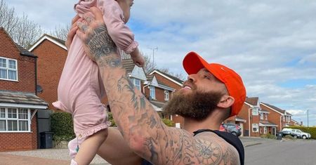 Ashley Cain przekazał bardzo smutne wieści. Zmarła jego 8-miesięczna córeczka