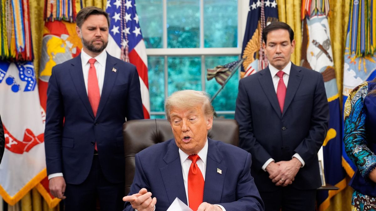 President Trump Meets Congo And Rwanda Officials Following Peace Agreement
epa12201989 US President Donald Trump speaks during a meeting with Democratic Republic of the Congo Foreign Minister Therese Kayikwamba Wagner (not pictured) and Rwandan Foreign Minister Olivier Nduhungirehe (not pictured) in the Oval Office of the White House in Washington, DC, USA, on 27 June 2025. Also in the meeting, US Vice President JD Vance (L) and US Secretary of State Marco Rubio (R). Rwanda and the Democratic Republic of Congo will sign an agreement in Washington, on 27 June to put an end to a conflict in the eastern DRC that has killed thousands.  EPA/YURI GRIPAS / POOL 
Dostawca: PAP/EPA.
YURI GRIPAS / POOL
POTUS, WH