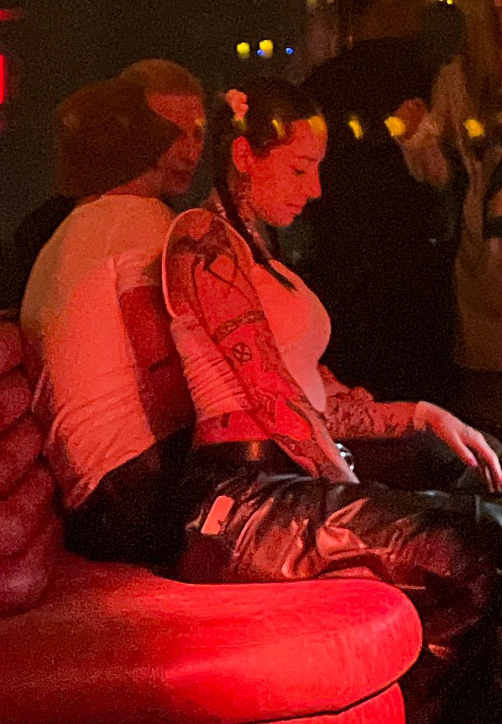 Young Leosia obściskuje się z Kacprem Błońskim w klubie