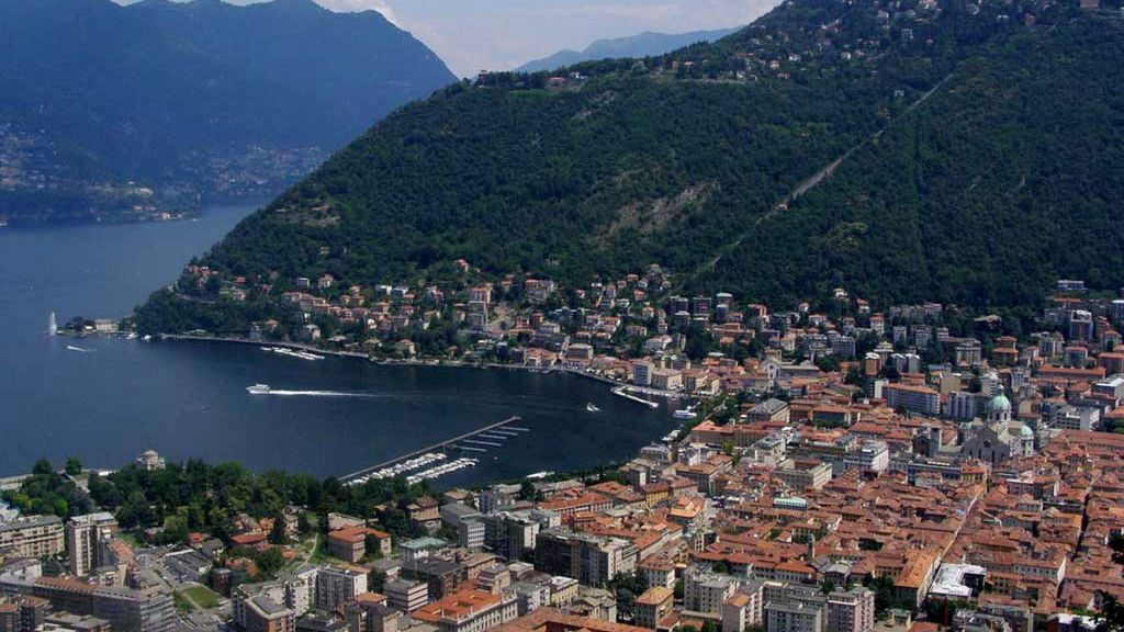 Jezioro Como to słynny turystyczny kurort.