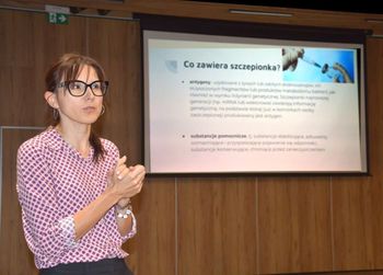 Stalowa Wola: Spotkanie seniorów z farmaceutą dotyczące szczepień