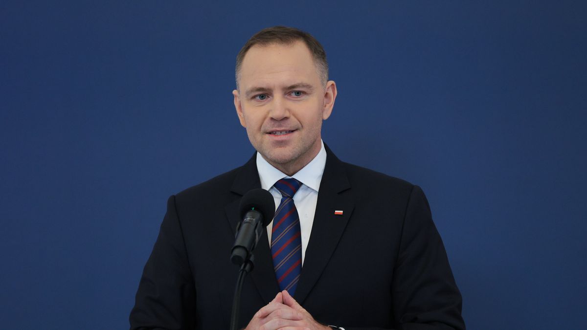 Warszawa, 07.11.2025. Prezydent RP Karol Nawrocki podczas spotkania eksperckiego w Pałacu Prezydenckim w Warszawie poświęconego cenom energii elektrycznej, 7 bm. Prezydent RP podpisał projekt ustawy ?Tani prąd -33%?. (jm) PAP/Paweł Supernak