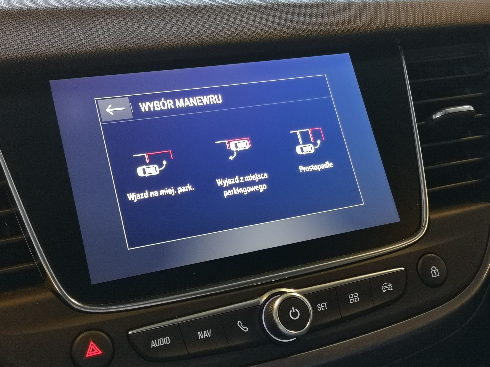 Opel Crossland X: System Multimedia Navi, kamery 180 stopni i asystent parkowania 17