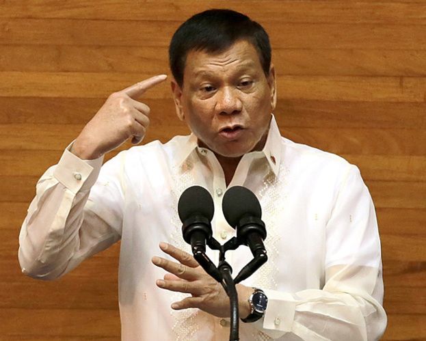 Prezydent Filipin obiecuje: "Jeśli ktoś udowodni, że Bóg istnieje, podam się do dymisji"