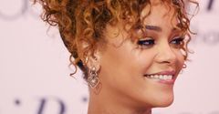 Rihanna - cała na różowo promuje swoje perfumy