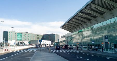 Rząd chce sprawdzić, czy uda się uratować lotnisko Chopina. Zamówiono analizy