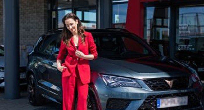 Aleksandra Popławska dołącza do Roberta Karasia jako ambasadorka marki Cupra