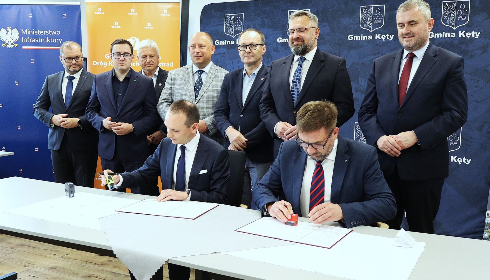 W Kętach podpisano umowę na wykonanie prac geologicznych i projektowych dla pierwszego odcinka Beskidzkiej Drogi Integracyjnej od Bielska-Białej do Bulowic