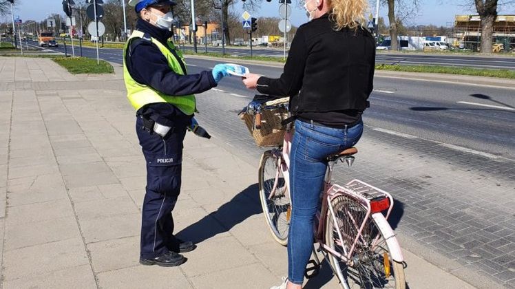Jazda na rowerze może być znacznie bezpieczniejsza niż komunikacją publiczną