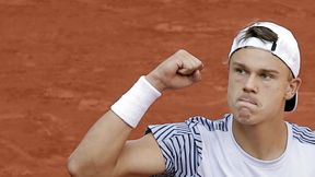 Pięciosetowe zwycięstwo utalentowanego Duńczyka. W ćwierćfinale dojdzie do powtórki sprzed roku