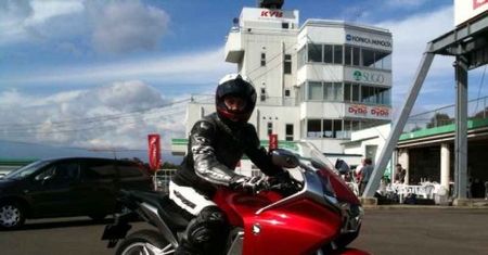 No i jest! Honda VFR1200F i pierwsze testy (wideo)