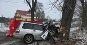 Lubomierz: Śmiertelny wypadek. Czołówka z drzewem, ofiara bez prawa jazdy (ZDJĘCIA)