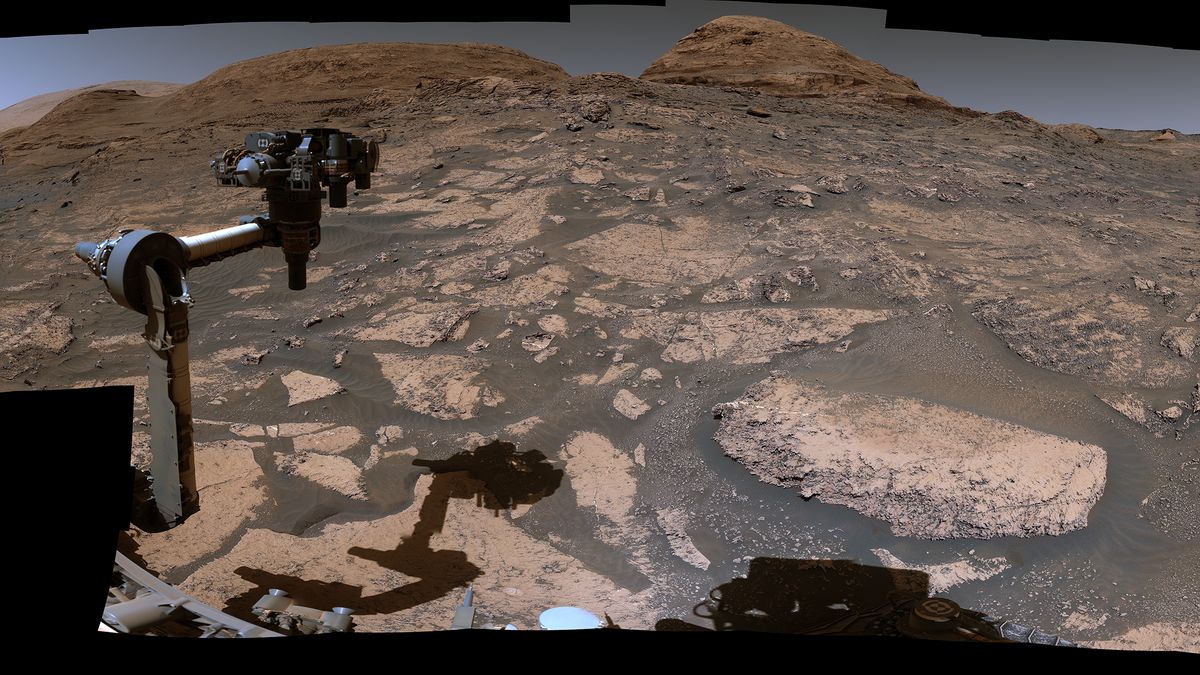 Urlop w marsjańskich górach. Curiosity pokazało przepiękną panoramę Czerwonej Planety 1