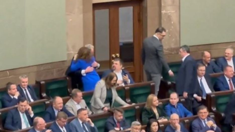 Monika Pawłowska w objęciach posła Tadeusz Chrzana
