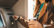 Wypłata pieniędzy z bankomatu. Jak zabezpieczyć się na "czarną godzinę"?