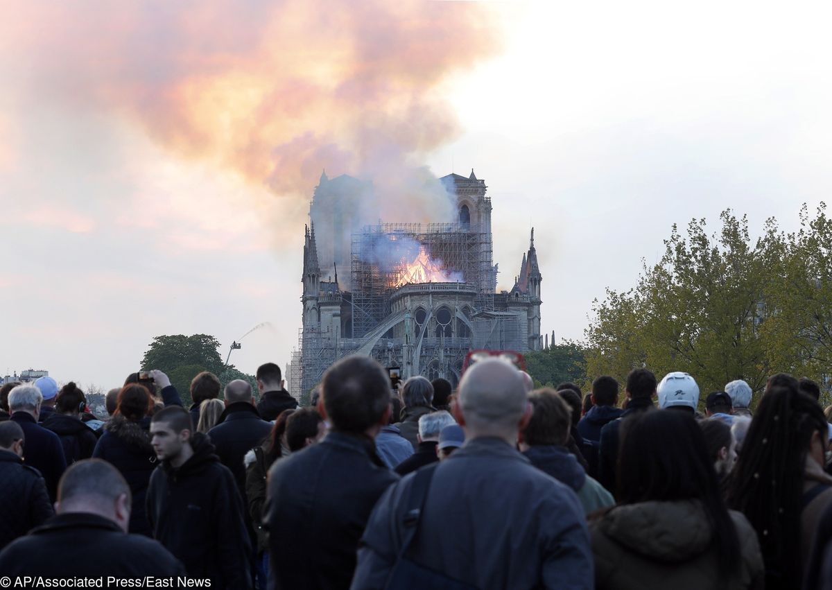 Każdy Francuz jest dziś w żałobie. Wierzący i niewierzący, bez znaczenia – mówi przewodnik po Paryżu