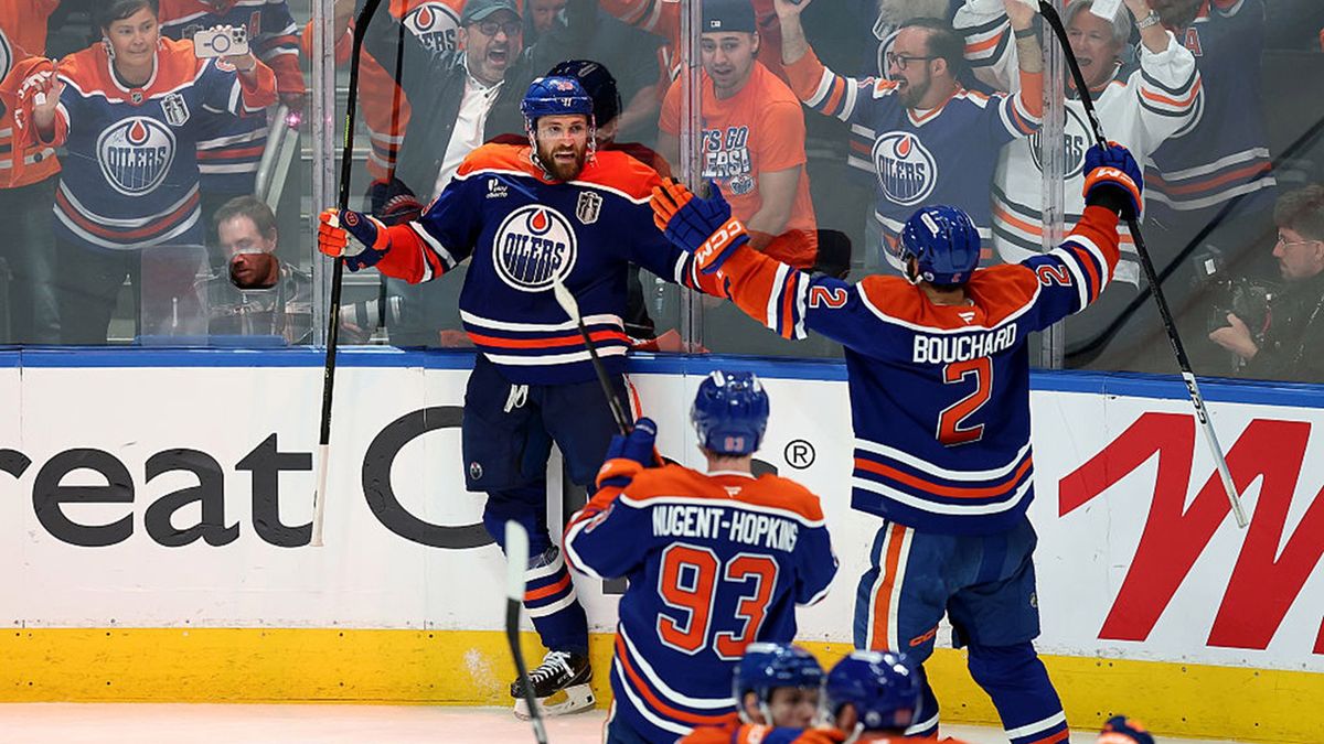 Getty Images / Steph Chambers / Na zdjęciu: hokeiści Edmonton Oilers