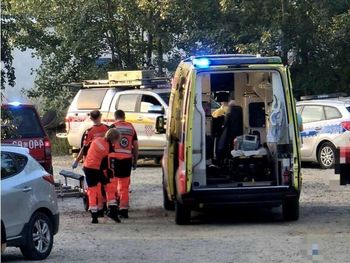 Legnica: Tragiczny wypadek w nieczynnym kamieniołomie. Mężczyzna utonął po upadku i uderzeniu głową w skałę