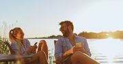 Letni wypoczynek nad polskimi jeziorami. Jakie aplikacje warto mieć w swoim smartfonie?