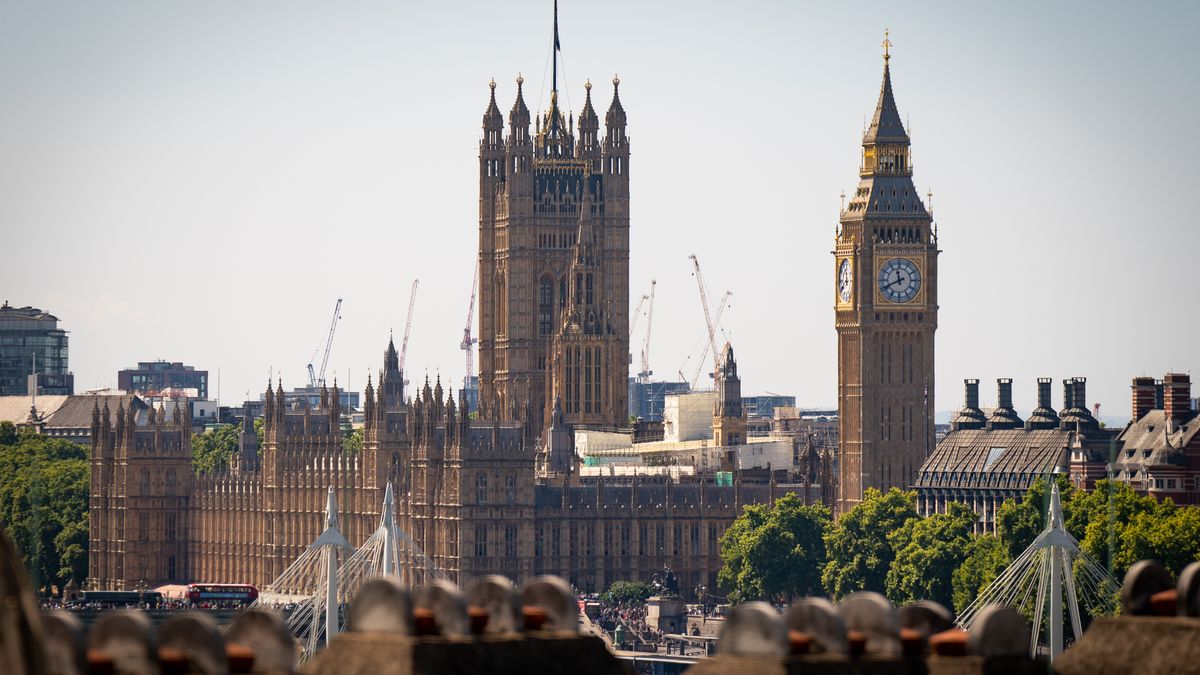 Wysoka inflacja powoduje, że w Wielkiej Brytanii realne wynagrodzenia spadają