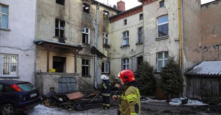 Nowy Tomyśl. Ratowali się przed ogniem skacząc z okna. Jedna osoba nie żyje