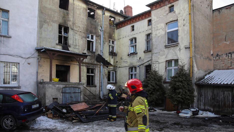 Nowy Tomyśl. Ratowali się przed ogniem skacząc z okna. Jedna osoba nie żyje