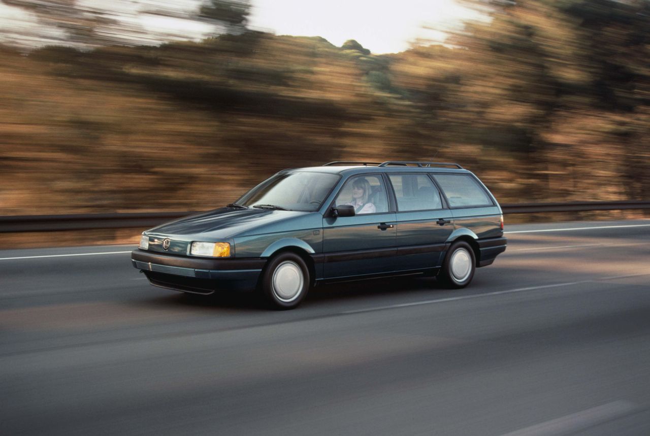 Odpalił passata B3 po 17 latach postoju. Poszło łatwiej, niż myślisz