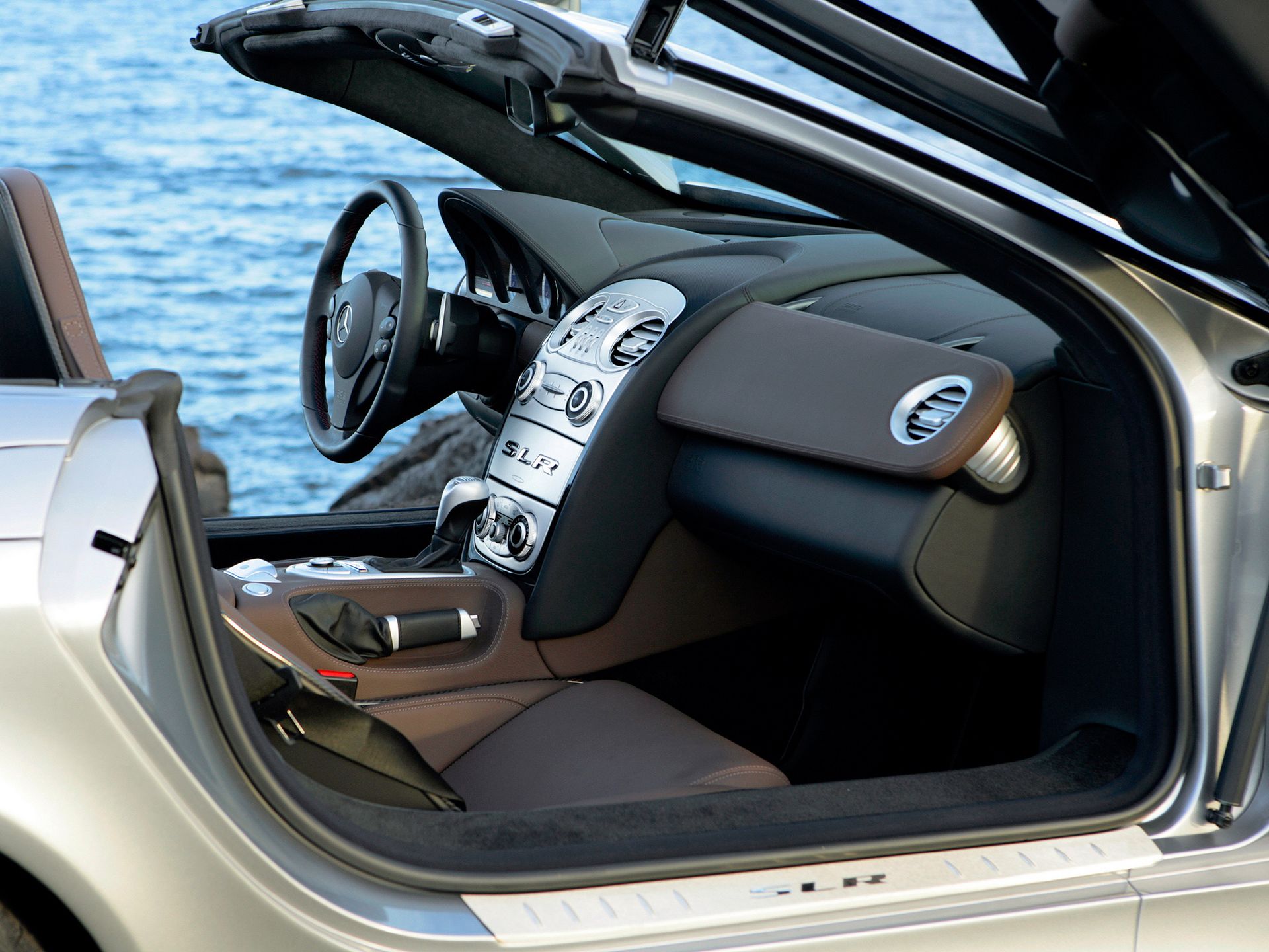 Pokolenie wcześniej: Mercedes-Benz SLR McLaren 48