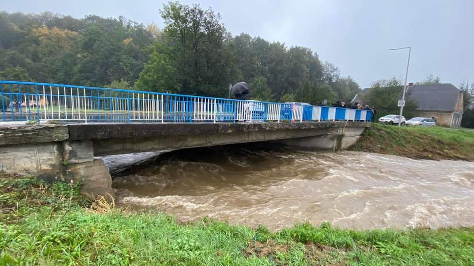 Ewakuacja mieszkańców wsi Jarnołtówek
