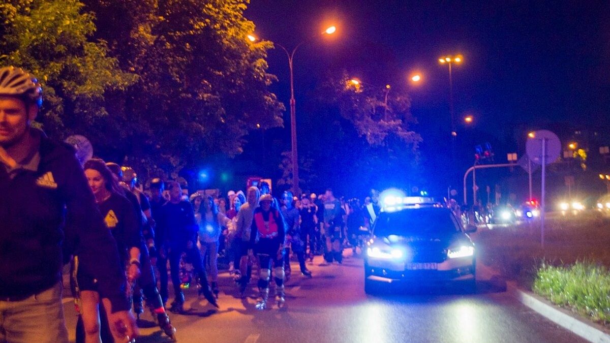 Nightskating Lublin - nocny przejazd rolkarzy przez miasto w asyście policji