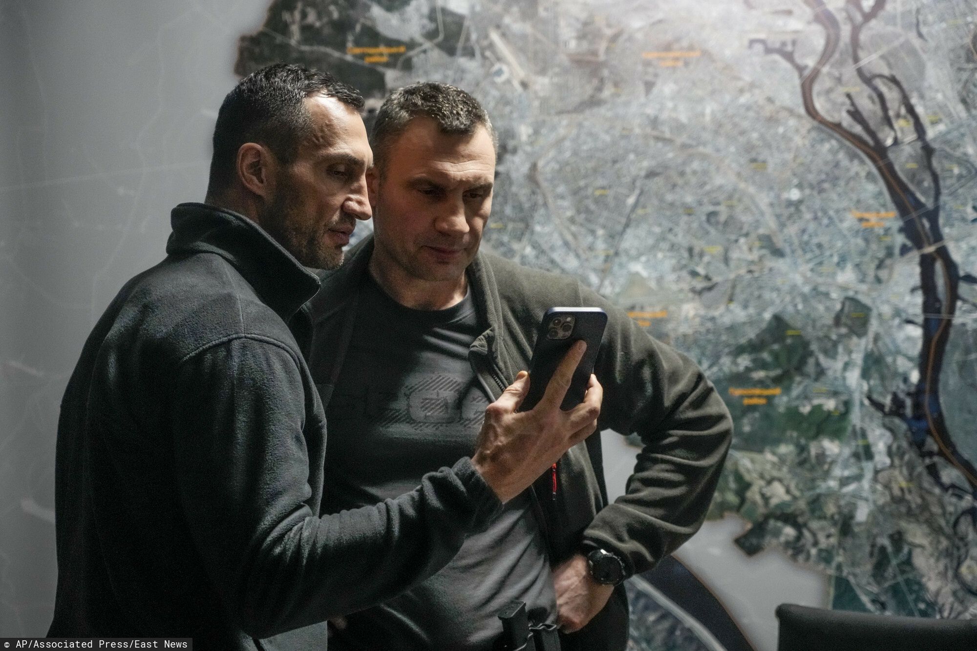 Bracia Kliczko w Kijowie, 27 lutego 2022 r. 