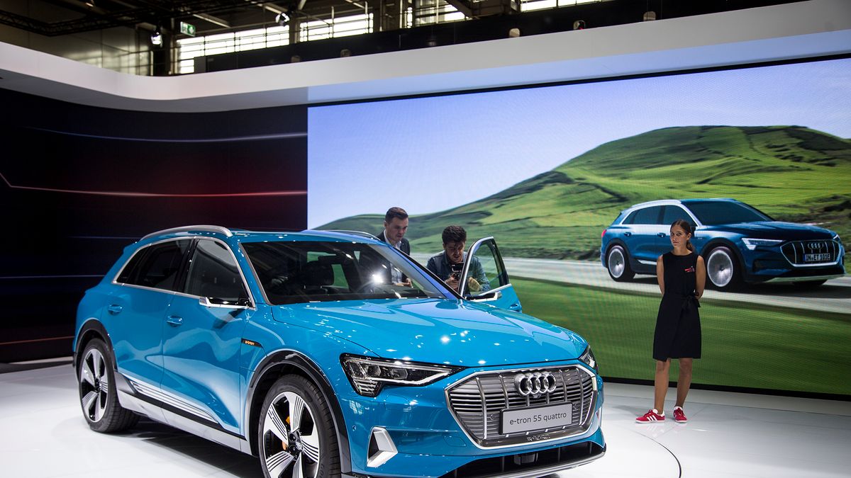 Nowe Audi e-tron stawi czoła nie tylko Tesli i Jaguarowi I-Pace, ale i pokazanemu w Paryżu Mercedesowi ECQ (fot. Mateusz Żuchowski)