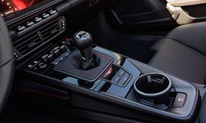 Porsche patentuje "automatyczną skrzynię manualną". Ma mieć trzy tryby pracy