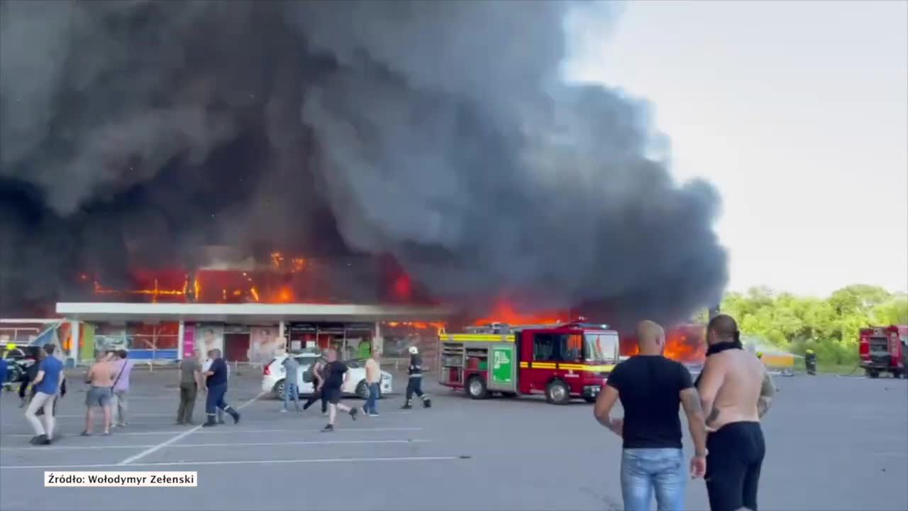 Rosyjska rakieta uderzyła w centrum handlowe w Krzemieńczuku, w którym było ok. tysiąca osób