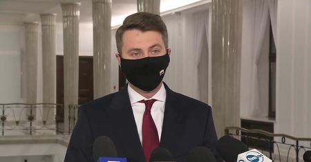 Komentarze po odrzuceniu wniosku przeciw ministrowi edukacji.