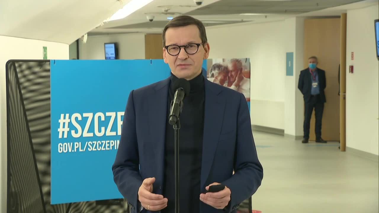 “Zaszczepienie się to najlepszy prezent na Święta”. Premier przyjął trzecią dawkę szczepionki