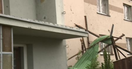 Zerwane dachy, połamane drzewa. Dobrzyca po przejściu wichury wygląda jak pole bitwy