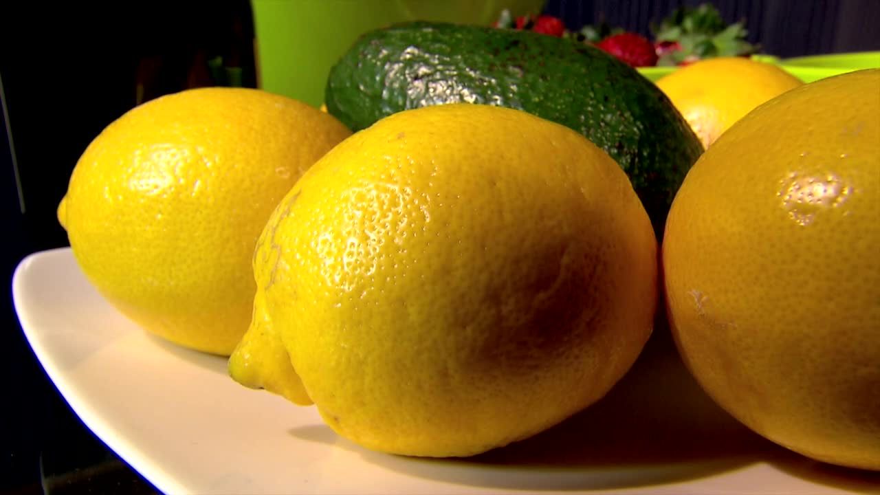 Dlaczego warto pić wodę z cytryną?