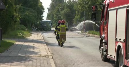 Akcja gaśnicza ukończona, wszczęto śledztwo ws. wybuchu gazu w furgonetce w Częstochowie.