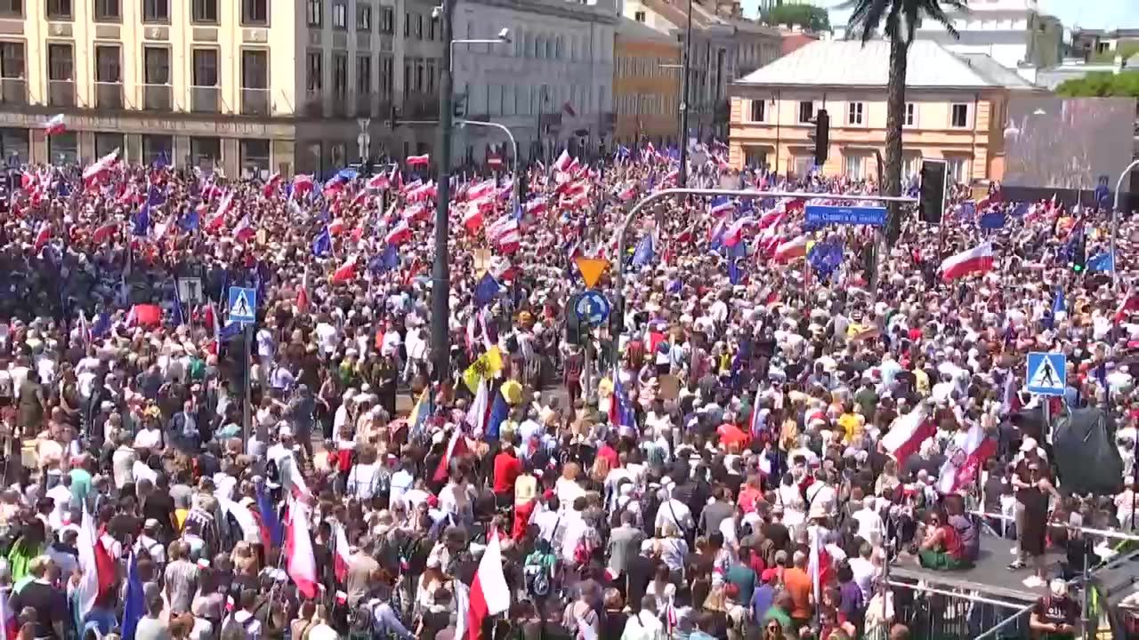 Imponująca frekwencja na marszu 4 czerwca: Donald Tusk składa ślubowanie zwycięstwa