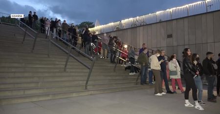 Kolejki do muzeów, galerii sztuki i teatrów. Tłumy zwiedzających na Nocy Muzeów.