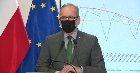 “Przygotowujemy się na uderzenie omikronu”, ale decyzji o kolejnych obostrzeniach nie ma.