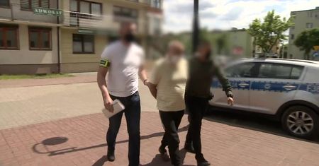 Staranował trzy ogrodzenia i wjechał na podwórko, na którym bawiły się dzieci. Kierowca usłyszał zarzuty.