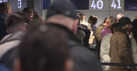 Intensywne opady śniegu. Utrudnienia na krakowskim lotnisku