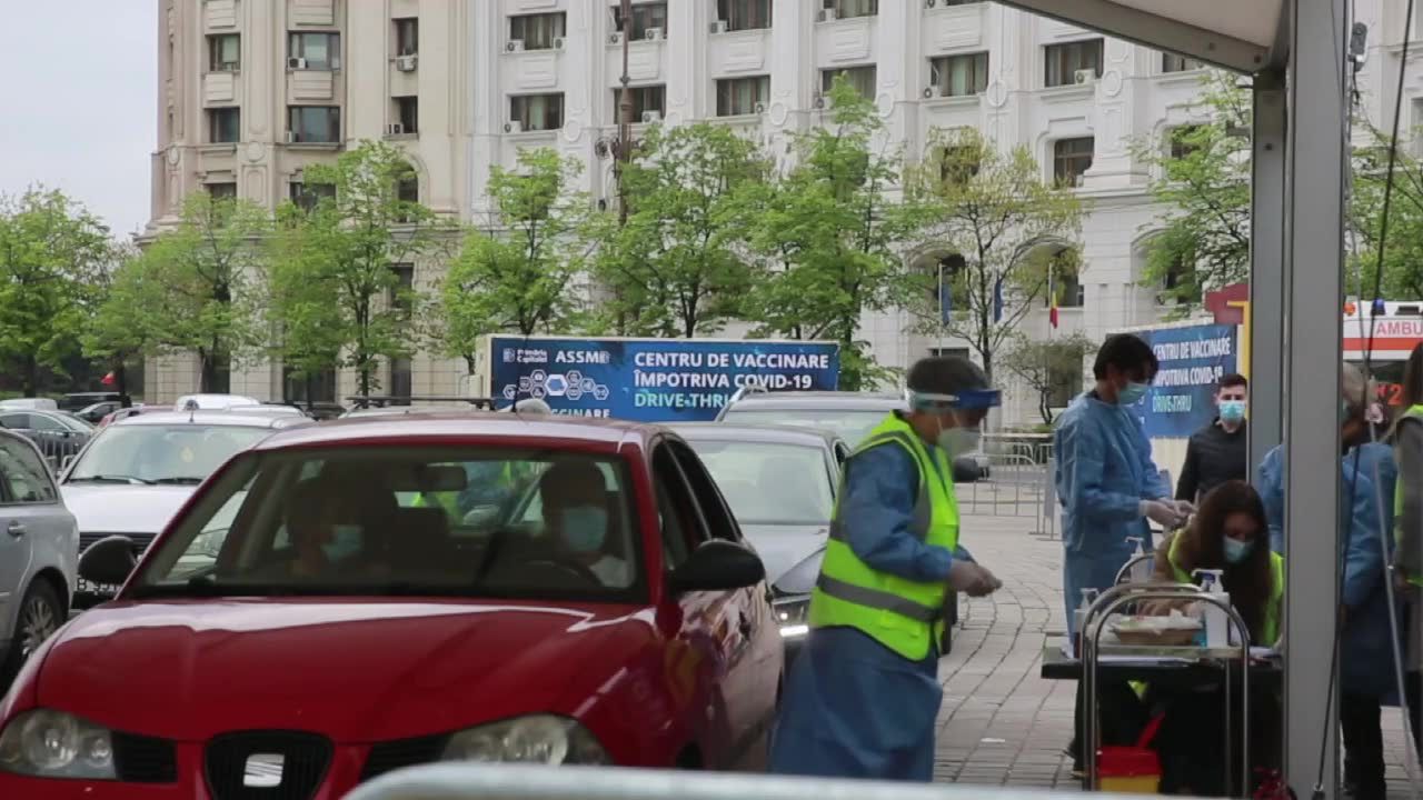 W Bukareszcie otwarto pierwszy w Rumunii punkt szczepień drive-thru.