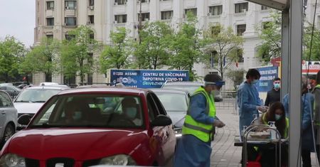 W Bukareszcie otwarto pierwszy w Rumunii punkt szczepień drive-thru.