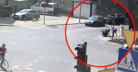 Potrącił wózek z bliźniakami. “Zapytał, czy wszystko w porządku i odjechał”, szuka go policja