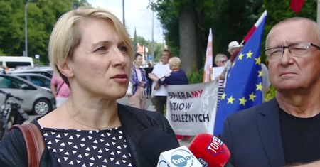 Rozprawa dyscyplinarna sędzi Doroty Zabłudowskiej, przed sądem protest. “Musimy bronić niezależnych sędziów”
