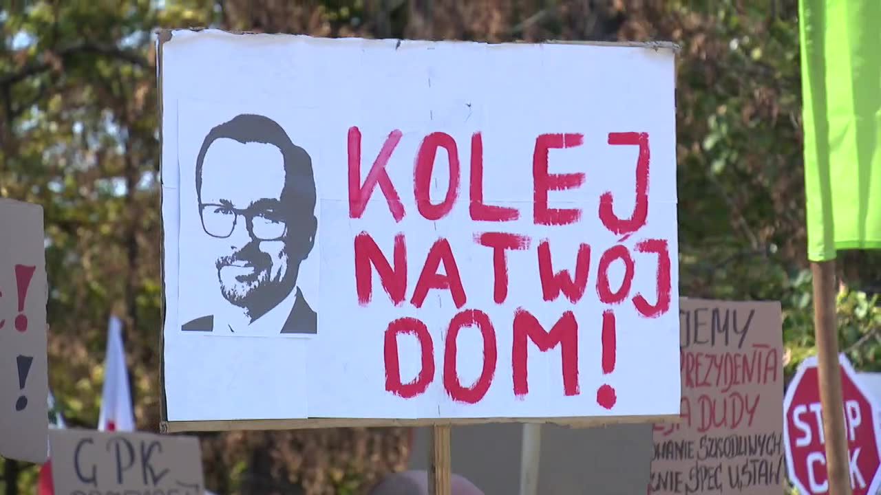 Protest przed Sejmem w sprawie CPK. “Stop wyburzaniu domów”